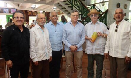 Exministros de Agricultura sostienen encuentro con el director del IICA en San Cristóbal