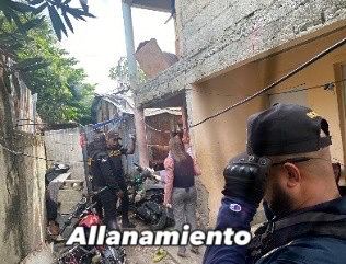Policía allana vivienda en Las Flores, San Cristóbal y retiene motocicletas sin documentos ni registro legal