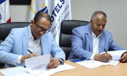 Corphotels y Ayuntamiento de San Cristóbal firman acuerdo estratégico para fomento turístico