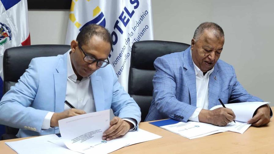 Corphotels y Ayuntamiento de San Cristóbal firman acuerdo estratégico para fomento turístico