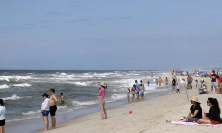 Nueva York cierra sus playas dos días por el oleaje que dejará el huracán Erin