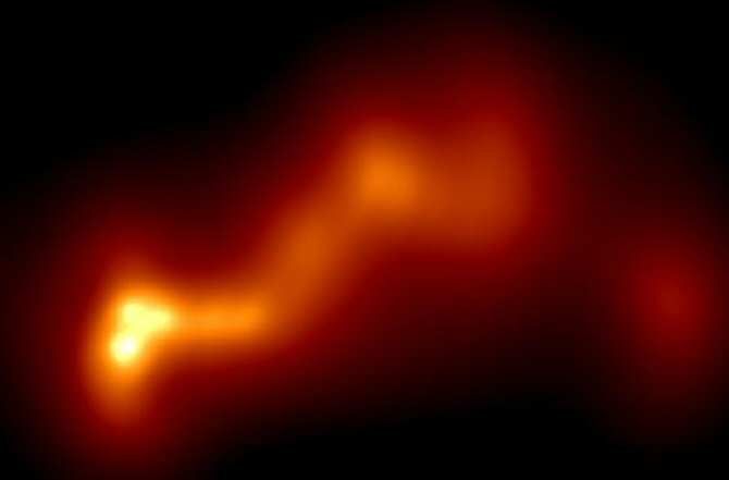 Dos agujeros negros supermasivos a punto de chocar en el centro de una galaxia