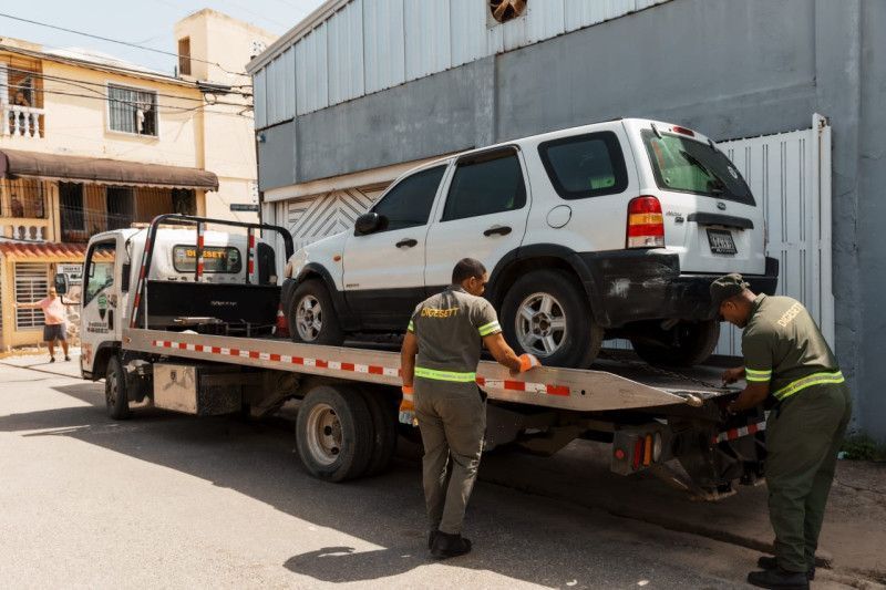 Alcaldía DN y Digesett intensifican retiro de chatarras en la capital y limpian ensanche Quisqueya