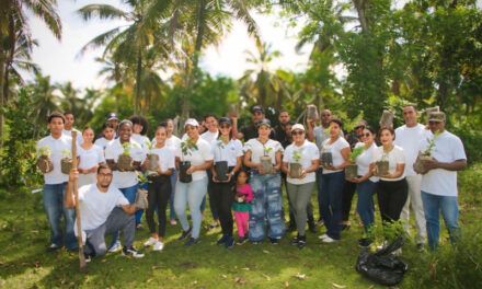Servicio Regional de Salud Ozama y Hospital Hacienda Estrella realizan jornada de reforestación