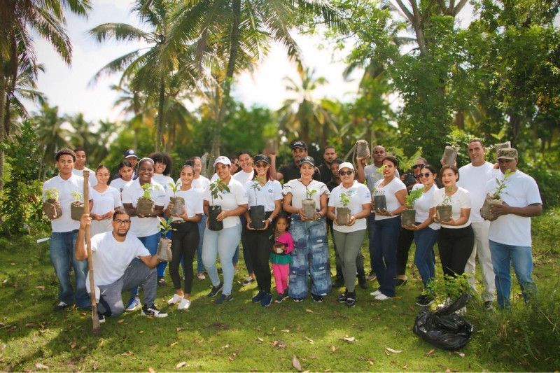 Servicio Regional de Salud Ozama y Hospital Hacienda Estrella realizan jornada de reforestación