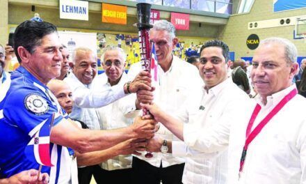 Vistosa ceremonia en la apertura de los juegos patrios de Nueva York