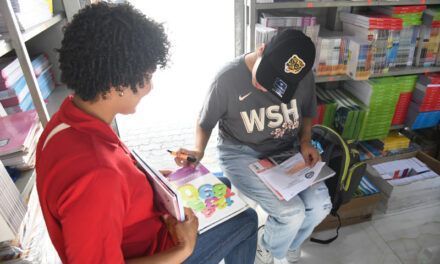 La venta de libros de texto va lenta a pocos días del inicio de las clases