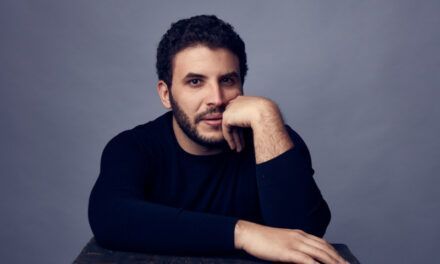 Elías Serulle: del mercadeo y las letras al «stand-up comedy» y a la TV dominicana