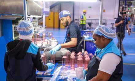 Los sectores industria y comercio de República Dominicana impulsan la creación del empleo formal
