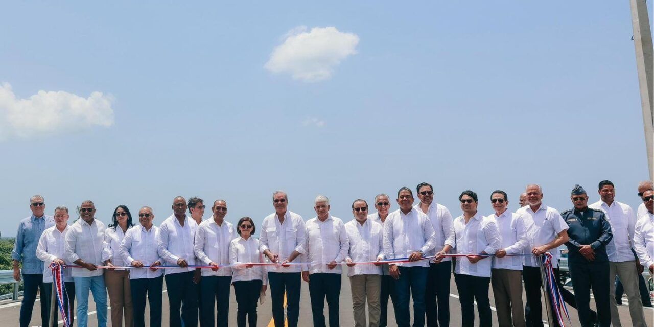 Abinader inaugura circunvalación de Baní: “acercará las playas del Sur”