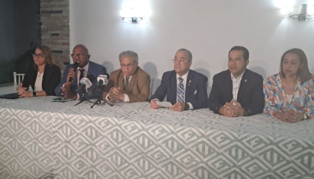 CMD plantea expansión atención primaria como solución a desempleo médico