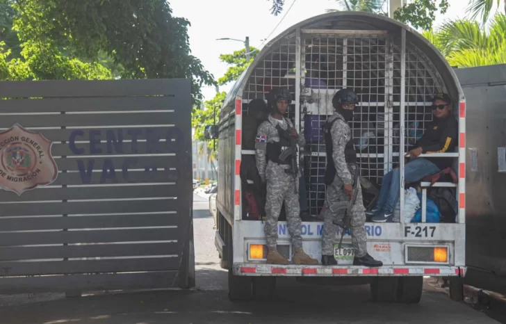 Migración detuvo a otros 573 migrantes irregulares y repatrió a 458 a Haití