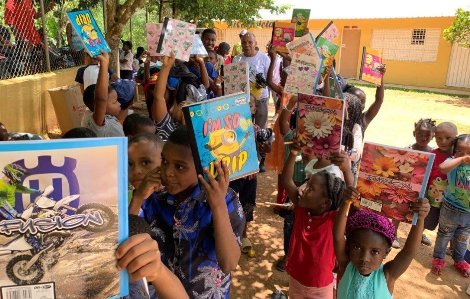 Fundación vida en abundancia inicia jornada retorno feliz a clase en San Cristóbal