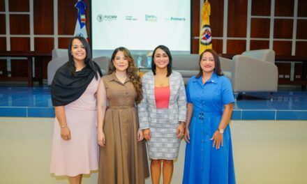 PUCMM y ARS Primera promueven la lactancia materna con panel educativo