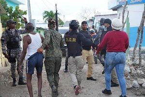 Migración detiene 79 haitianos indocumentados en Montecristi