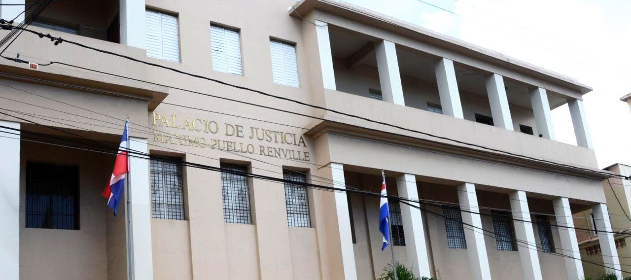 Prisión para dos hombres que asesinaron a una mujer en tienda de celulares de San Cristóbal