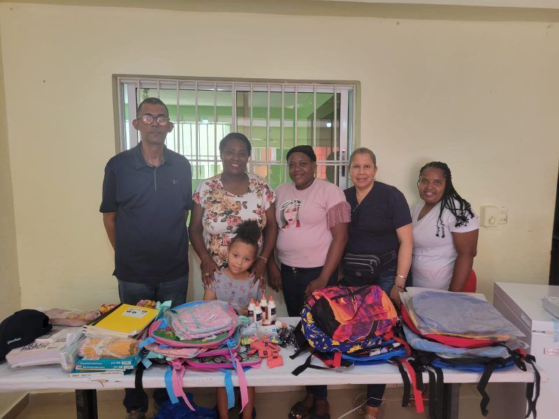 Setedom entrega útiles escolares y equipos a escuela en Hatillo, San Cristóbal