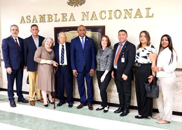 Senado reconoce a cuatro banilejos ejemplares por su legado en la educación y la cultura