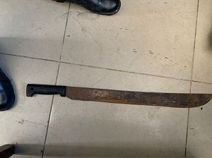 Policía Nacional detiene a un hombre armado en flagrante delito tras riña y persecución en pleno centro urbano