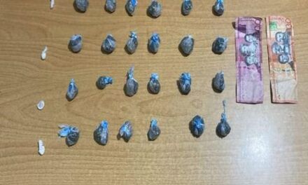 Policía Nacional arresta a dos individuos en San Cristóbal por posesión de drogas durante operativos estratégicos