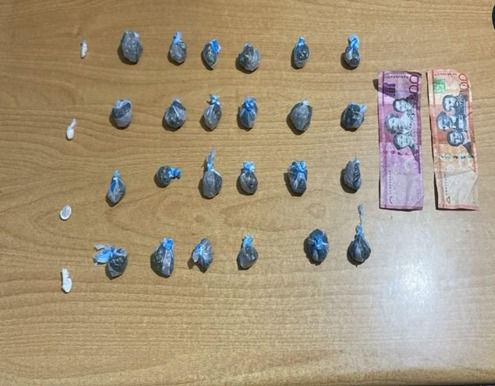 Policía Nacional arresta a dos individuos en San Cristóbal por posesión de drogas durante operativos estratégicos