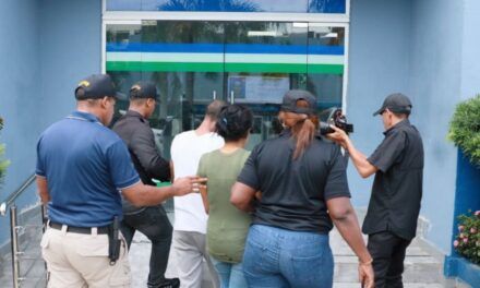 Policía apresa a pareja de esposos en Los Guandules, D.N, por la muerte de niña de 7 años víctima de maltrato infantil y barbarie en Los Guandules