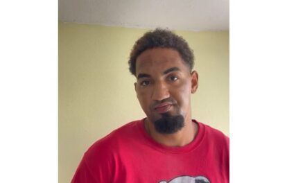 Joven se entrega a las autoridades tras ser vinculado a robo de banca en Nagua
