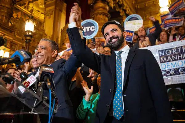Zohran Mamdani se perfila como favorito para alcalde de NY y aumenta la presión sobre sus rivales