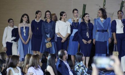 ‘Piel Azul 2025’: Nina Vásquez transforma el denim en alta costura sostenible