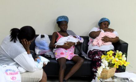 Hospitales registran 4,856 partos menos en madres haitianas este año