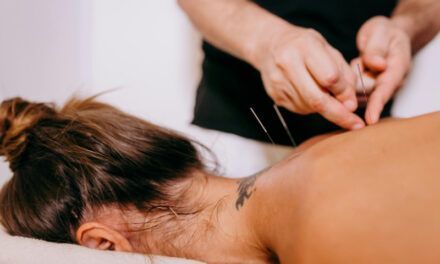 Tratamiento con acupuntura mejora efectos incapacitantes del dolor lumbar crónico en adultos mayores