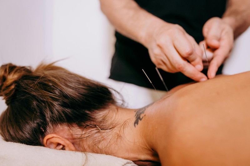 Tratamiento con acupuntura mejora efectos incapacitantes del dolor lumbar crónico en adultos mayores