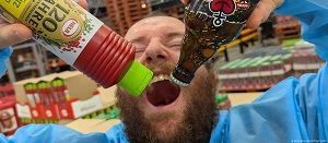 «Currydurst»: cerveza y kétchup de curry en un vaso