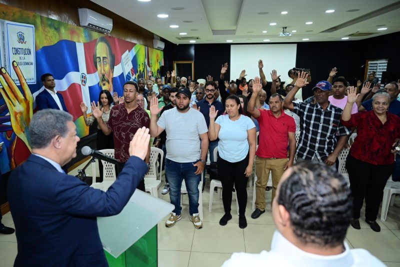 Leonel Fernández juramenta nuevos miembros de la FP en Santiago
