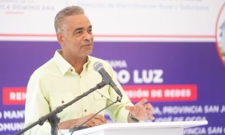Gobierno entrega proyectos de electrificación rural en San José de Ocoa y San Cristóbal