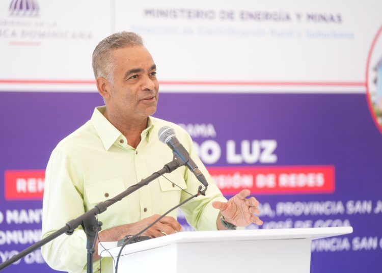 Gobierno entrega proyectos de electrificación rural en San José de Ocoa y San Cristóbal
