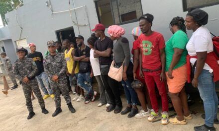 PN detiene 17 haitianos indocumentados en Guayacanes, Valverde