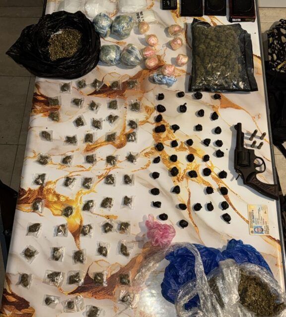 PN y MP arrestan a “El Maestro”, “Goro” y “Soldo” en flagrante delito; les ocupan arma ilegal, sustancias controladas y otros elementos ilícitos en Santiago