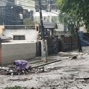 Policía Nacional brinda apoyo y esperanza a familias afectadas por las lluvias de la tormenta Melissa