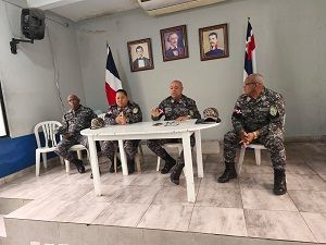 Director Regional Hernández Peralta refuerza coordinación policial y medidas preventivas ante vaguada en San Cristóbal