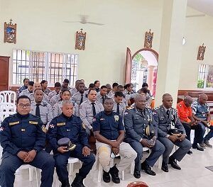Policía Nacional en Cambita celebra misa en honor a San Judas Tadeo fortaleciendo la fe y unión comunitaria