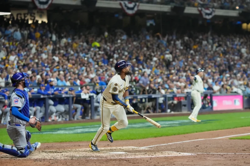 Vaughn, Chourio y Misiorowski dan a Cerveceros una ventaja de 2-0 sobre los Cachorros de Chicago