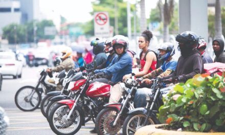 Dos millones de motoristas no están regularizados y el plan sigue en punto muerto