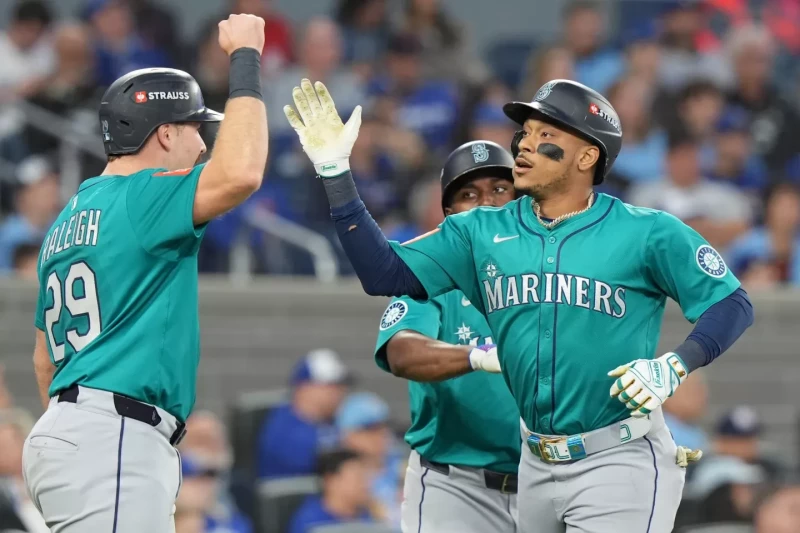 Marineros toman ventaja de 2-0, vencen a los Blue Jays con jonrones de Rodríguez, Polanco y Naylor