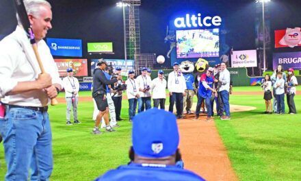 Tigres del Licey debutan venciendo 4-3 a los Leones del Escogido en diez entradas