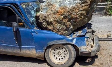 Ya van tres derrumbes de rocas en carretera de Jarabacoa
