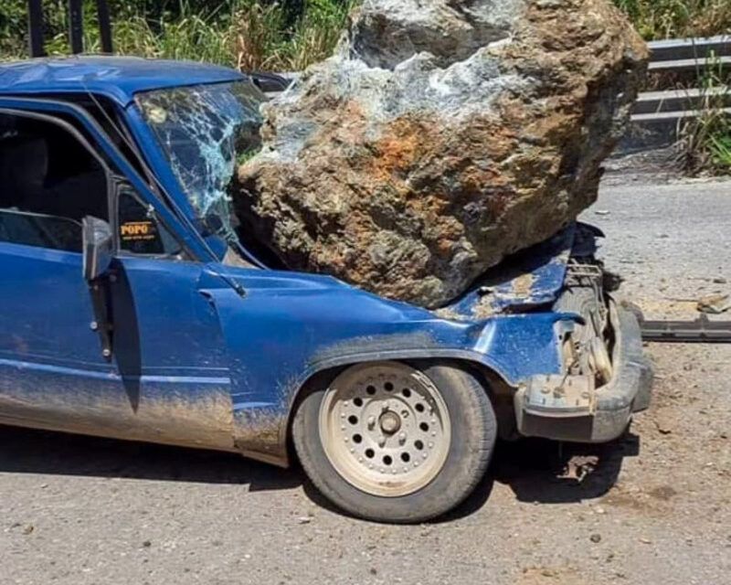 Ya van tres derrumbes de rocas en carretera de Jarabacoa