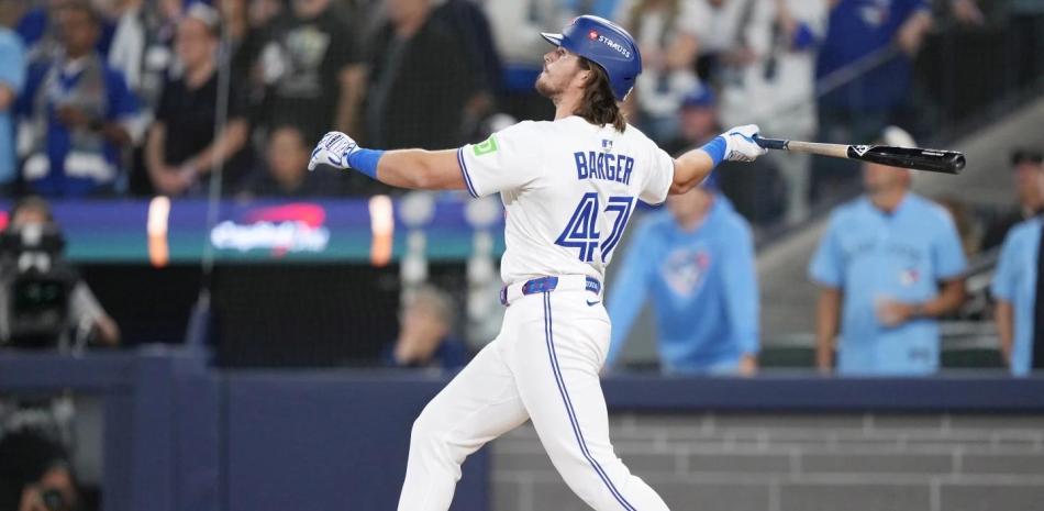 Addison Barger dispara grand slam como emergente y los Azulejos aplastan 11-4 a los Dodgers