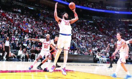 Towns anota 15 y atrapa 18 rebotes en el revés de los Knicks ante Miami Heat