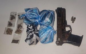 Reconocido delincuente resulta herido al enfrentar patrulla policial durante intervención contra punto de drogas en Cambita Garabitos